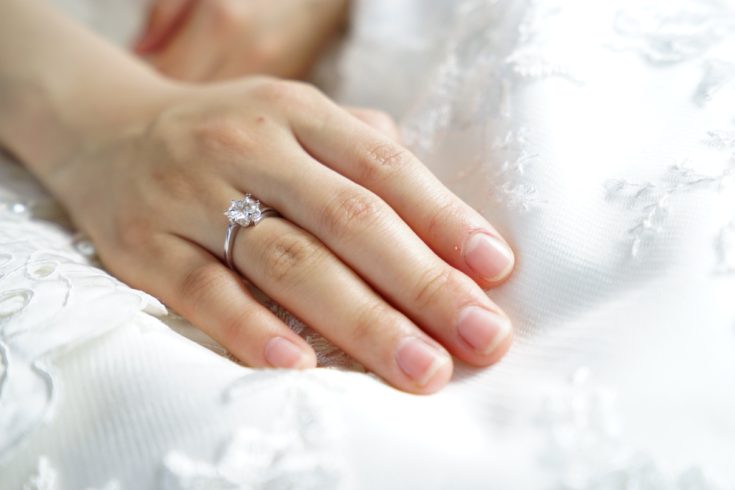 5 Simple Engagement Rings to Make any Minimalist Bride Swoon